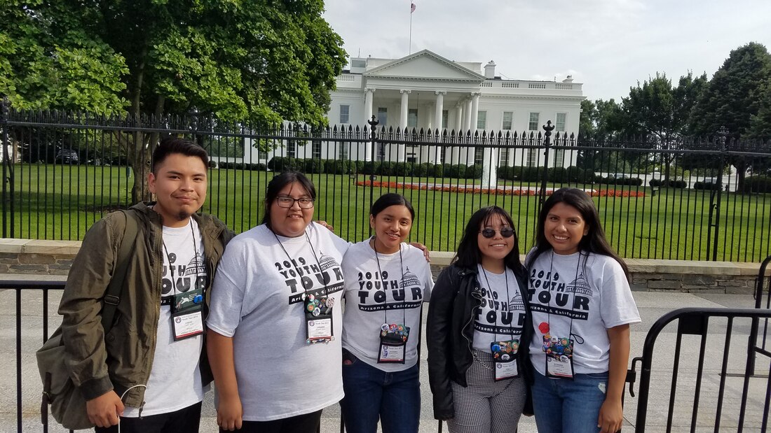 2019 youth group in front of the White House